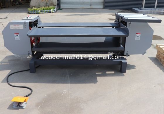 Industriële machine voor het ontmantelen van houten pallets Voor het ontmantelen van houten pallets