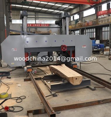 Grote houtwerkende draagbare horizontale bandzaagmachine