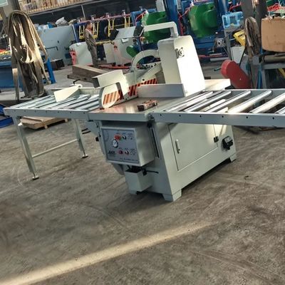 Machines voor het snijden van hout met zaag van tafel
