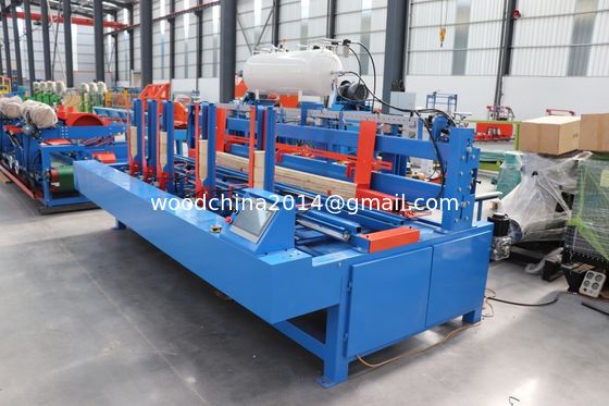 Automatische nagelmachine voor houten palletblokken